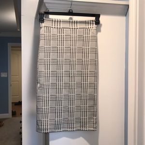 Renee C. Cream/black pencil skirt